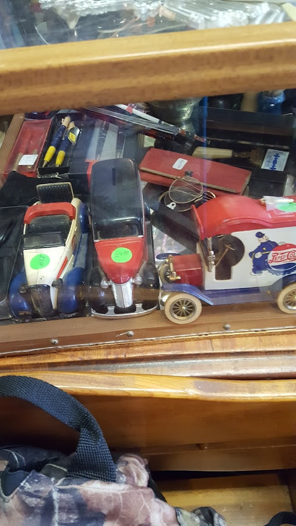 MJ's Flea Market
