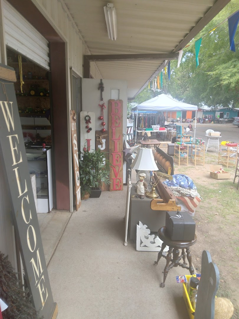 Lindale Country Flea Market