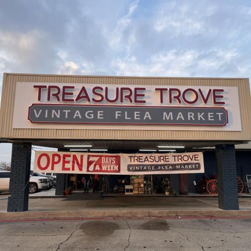 Treasure Trove Vintage Flea Market (26,000 Sq Ft)