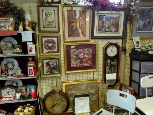 Carducci's 2nd Hand Shop