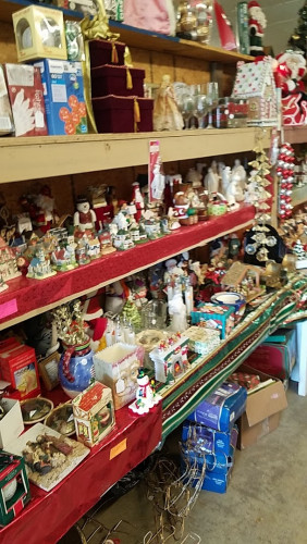 Family Treasure Flea Market