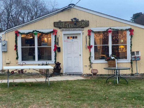 SANDY'S FLEA MARKET